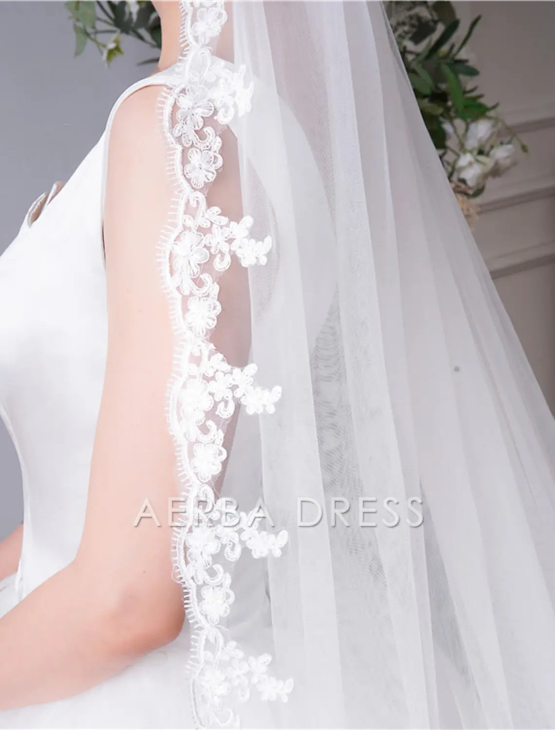 Aerba Dress High Quality One-tier Lace Applique Edge Lace Wedding Veil Cathedral Veils with Embroidery Appliques Paillette 118.11 in (300cm) Tulle Luxurious Veil