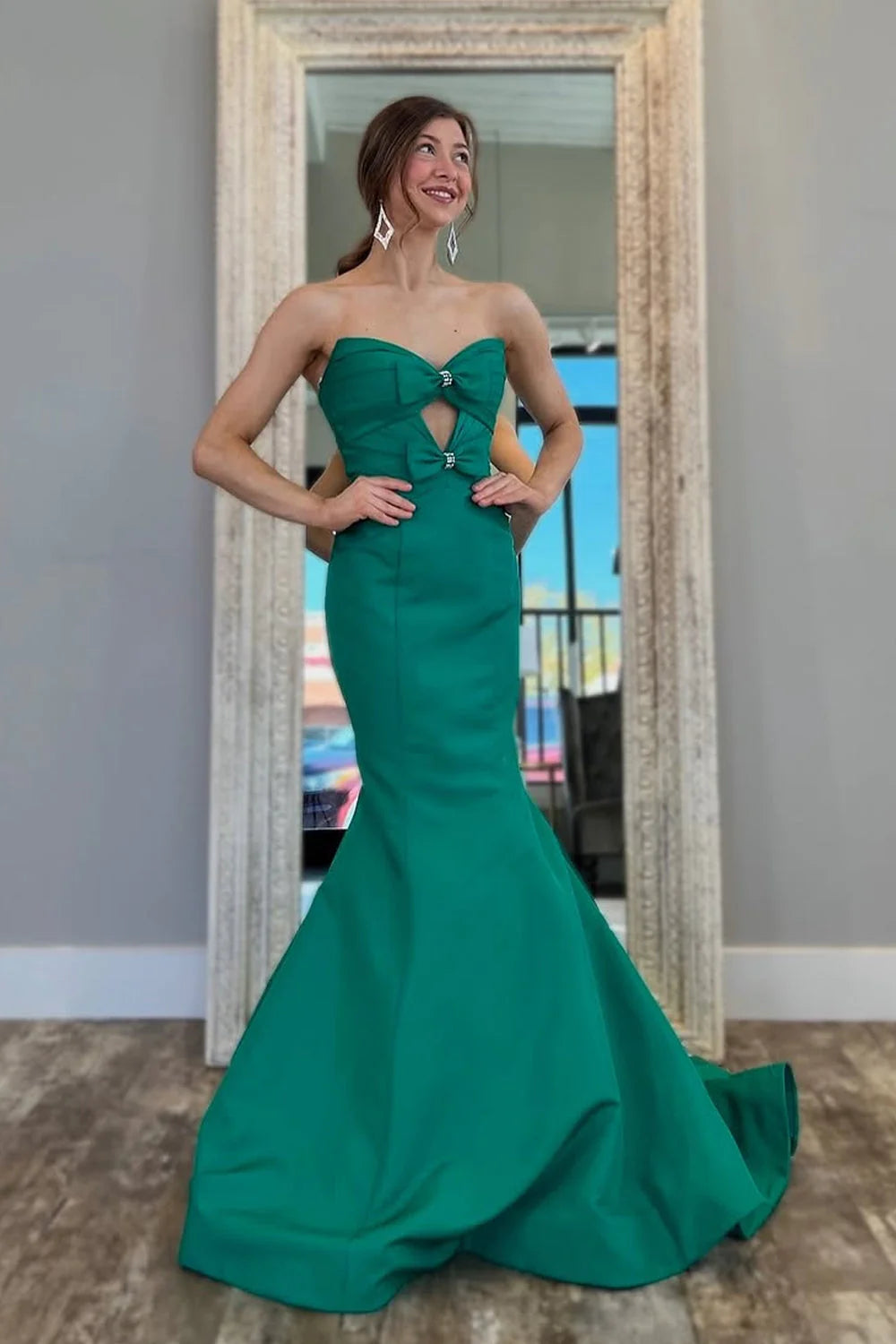 Elegant Mermaid Strapless Bow Emerald Green Floor-Length Prom Dress