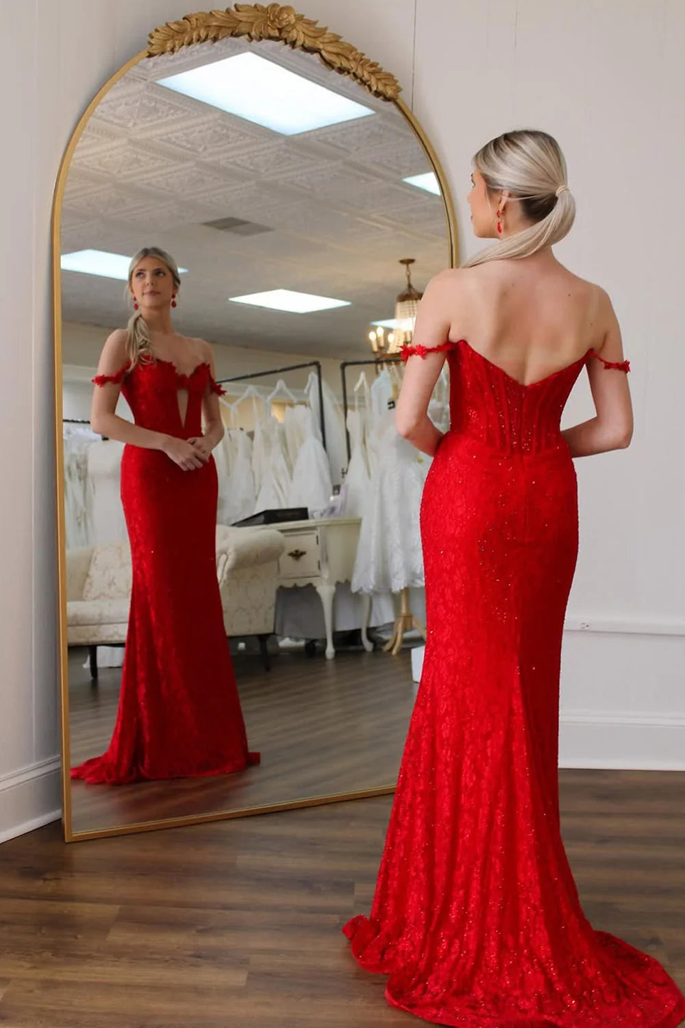 Glamorous Mermaid Off-Shoulder Lace Red Floor-Length Prom Dress