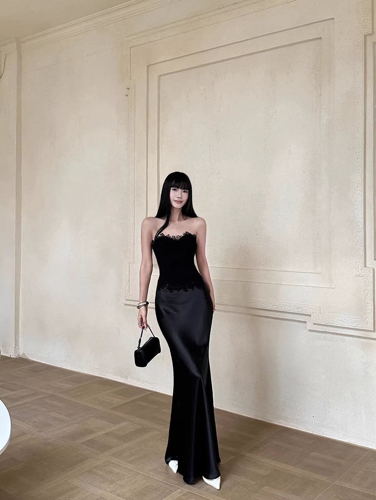 Luxurious Mermaid Strapless Lace-Trim Black Satin Long Evening Dresses