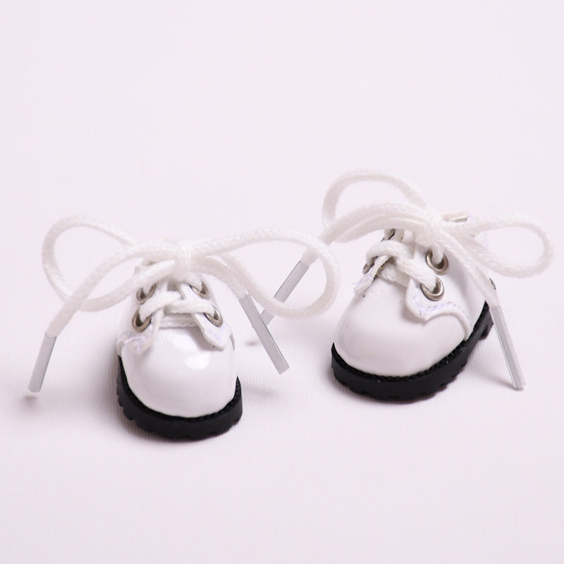 Handmade Labubu set can be paired with Labubu V1 Macaron and V2 seats with a 17cm vinyl pendant It is a gentleman's suit set with a straw hat and can be changed with Labubu (excluding dolls)(副本)