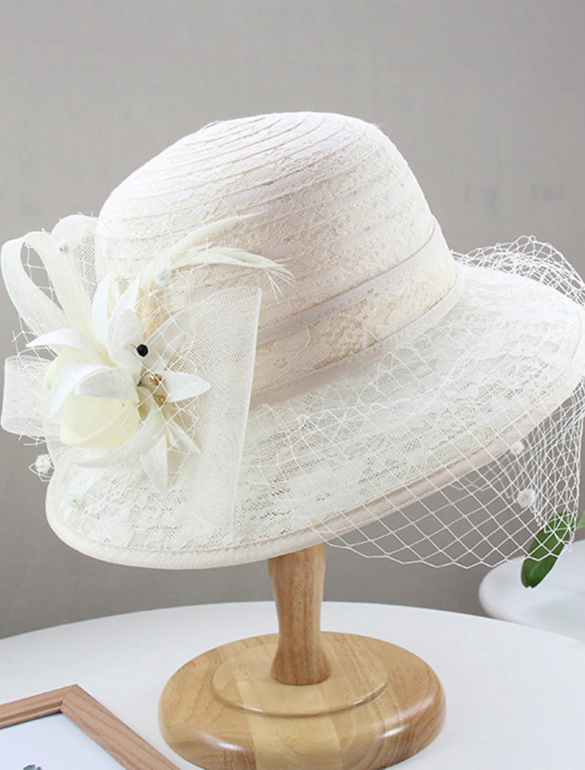 AerbaDress Hats Headwear Tulle Bucket Hat Straw Hat Sun Hat Casual Holiday Kentucky Derby Horse Race Ladies Day Vintage Style Elegant Lace With Feather Lace Headpiece Headwear