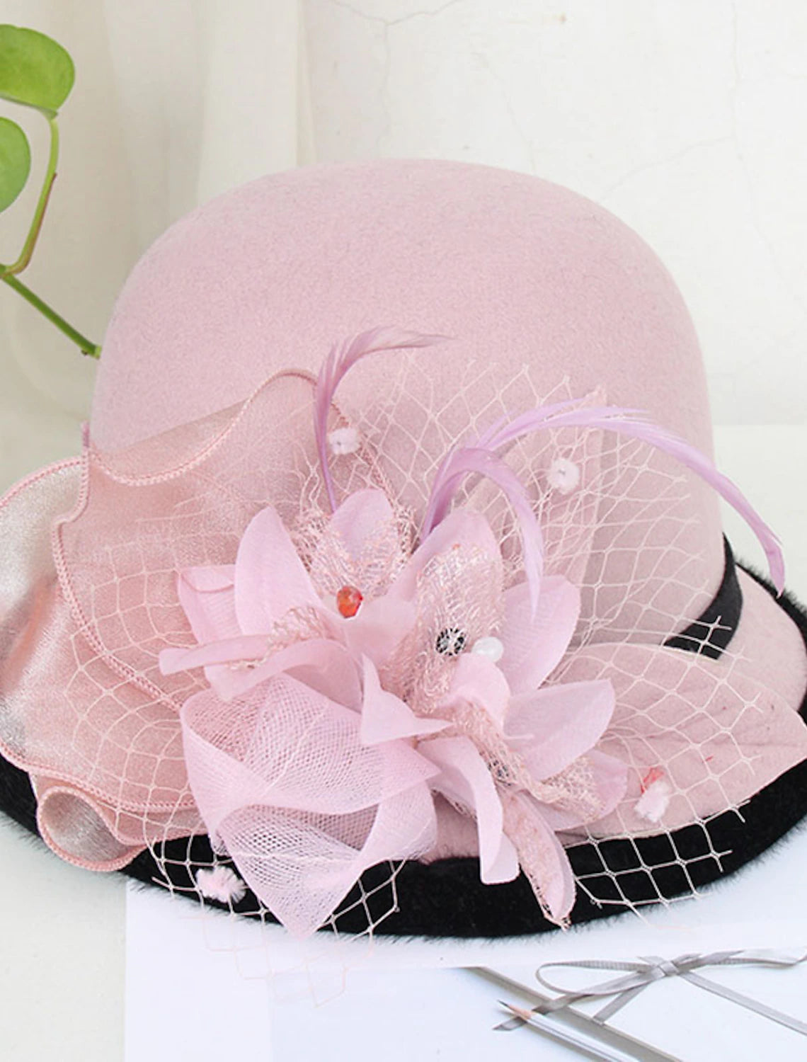 AerbaDress Kentucky Derby Hat Fall Wedding Hats Artificial feather Poly / Cotton Blend Bowler / Cloche Hat Bucket Hat Fedora Hat Casual Holiday Vintage Style Elegant With Feather Appliques Headpiece Headwear