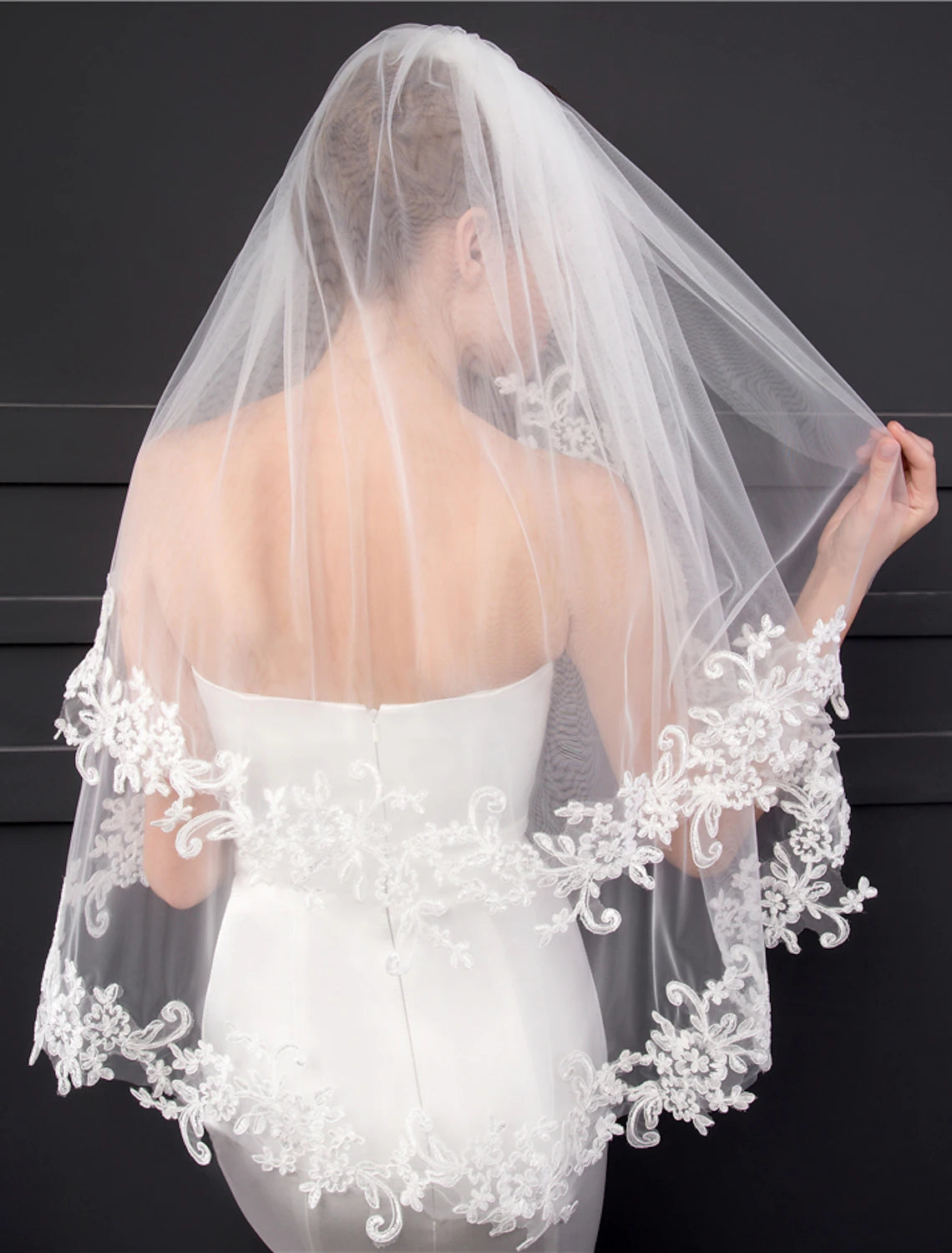 AerbaDress Two-tier Lace Applique Wedding Veil Fingertip Veils with Appliques 37.4in (95cm) Lace