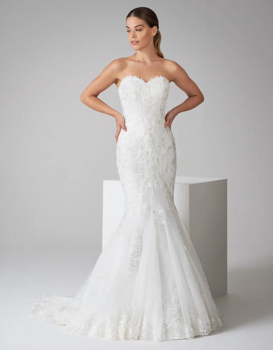AerbaDress a traditional mermaid gown with metallic lace
