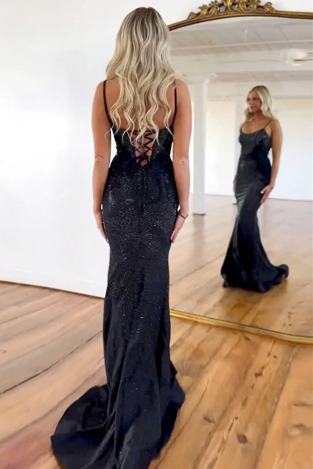 Glamorous Mermaid Scoop Neck Beaded Black Floor-Length Prom Dress