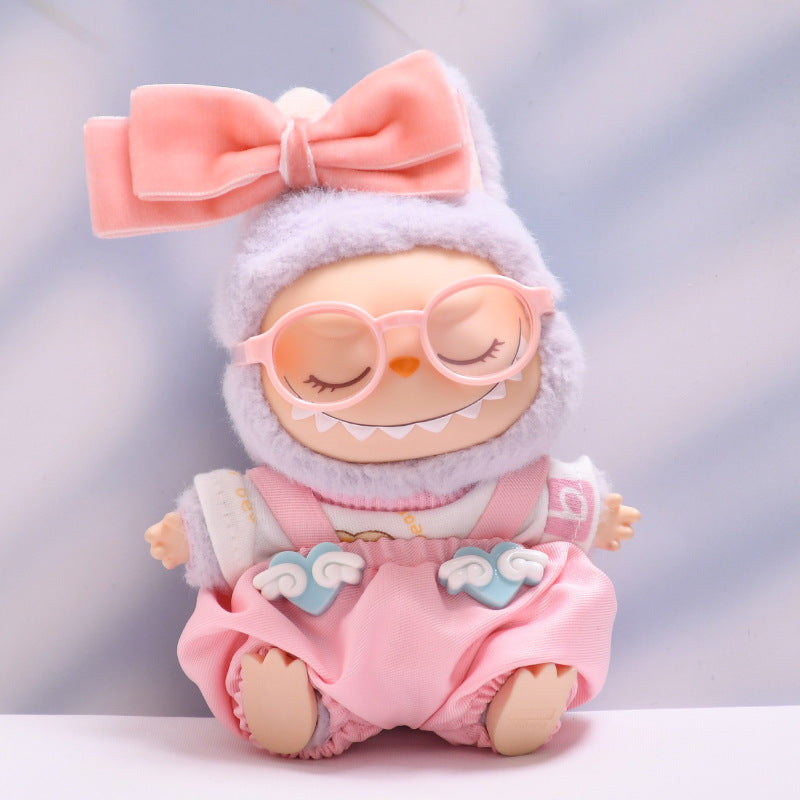 Handmade Labubu set can be paired with Labubu V1 Macaron and V2 seats with heart-shaped cloud shoulder pants set and Labubu doll clothing replacement (excluding dolls)