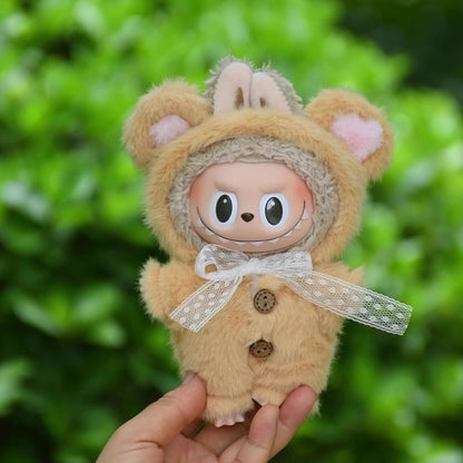 Handmade Labubu set can be paired with Labubu V1 Macaron and V2 seats with 17cm hanging accessories. Labubu plush teddy bear jumpsuit keychain and cute baby clothes (excluding dolls)