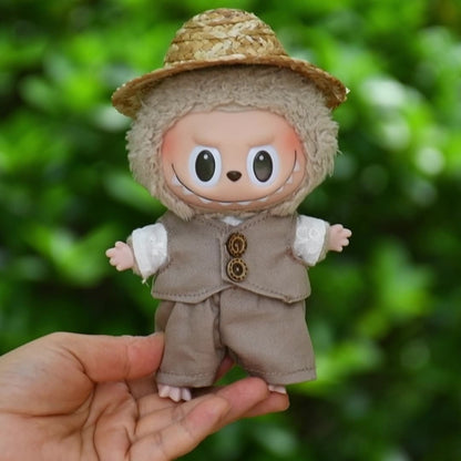 Handmade Labubu set can be paired with Labubu V1 Macaron and V2 seats with a 17cm vinyl pendant It is a gentleman's suit set with a straw hat and can be changed with Labubu (excluding dolls)
