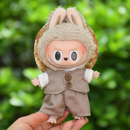 Handmade Labubu set can be paired with Labubu V1 Macaron and V2 seats with a 17cm vinyl pendant It is a gentleman's suit set with a straw hat and can be changed with Labubu (excluding dolls)