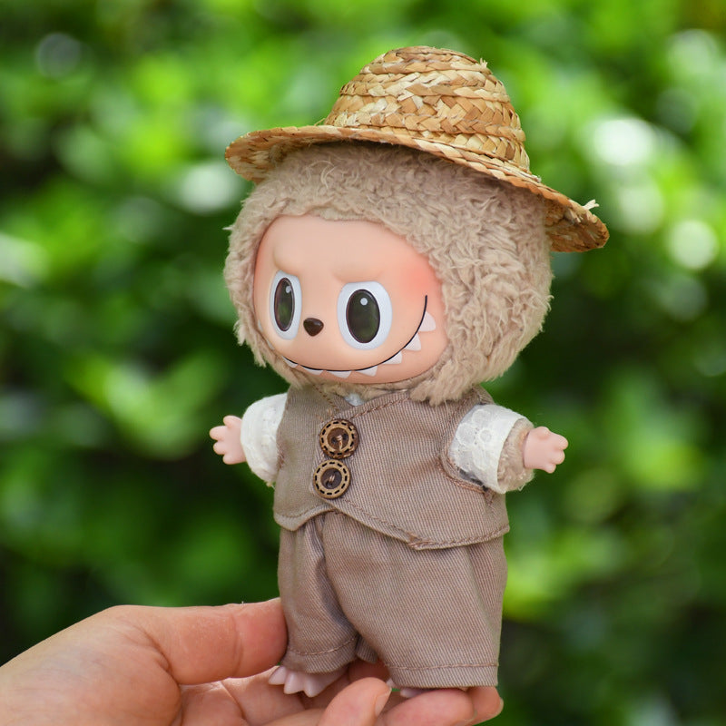 Handmade Labubu set can be paired with Labubu V1 Macaron and V2 seats with a 17cm vinyl pendant It is a gentleman's suit set with a straw hat and can be changed with Labubu (excluding dolls)