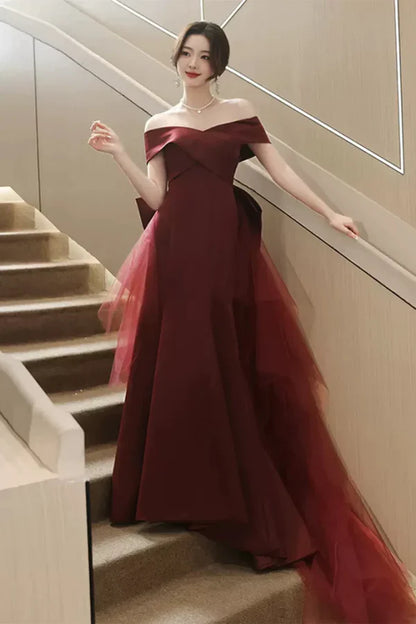 Romantic Mermaid Bow-embellished Burgundy Train-length Prom Dress