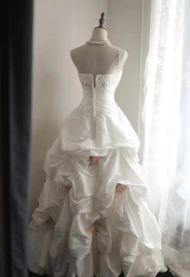 Romantic Strapless Sleeveless Floral-Appliqué White Satin Wedding Dresses