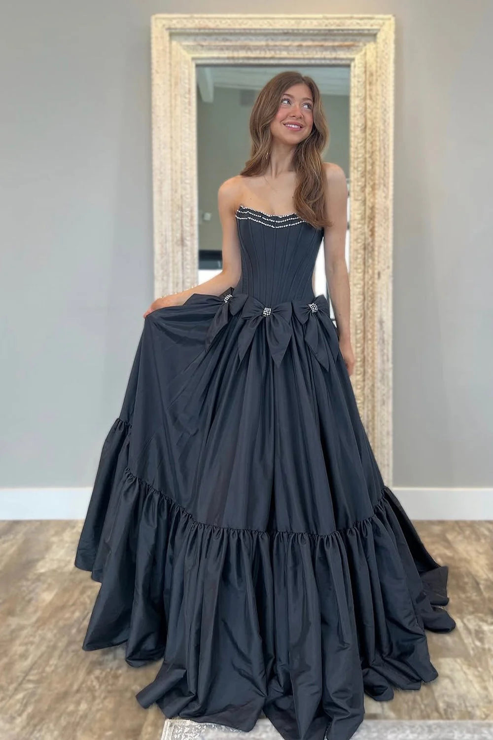 Stunning Strapless Bow Black Floor-Length Prom Dress