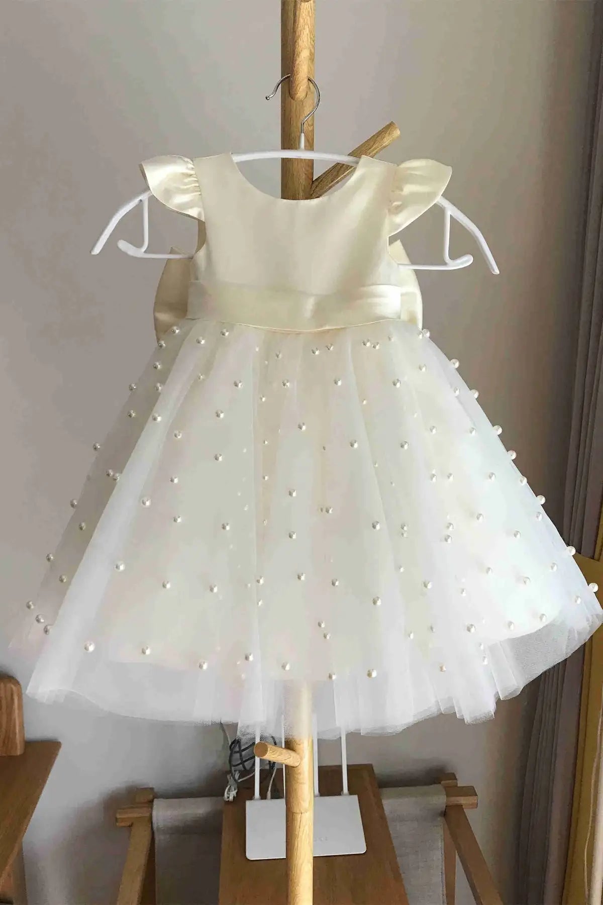 Wedding Flower Girl Dress A Line Crew Neck Flying Sleeves V-Back Bow with Pearls Cute Girl Communion Formal Dress Princess Dress