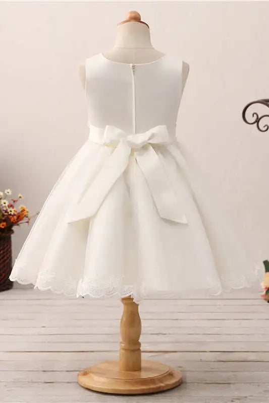 Wedding Flower Girl Dress A Line Round Neck Sleeveless Lace Applique Adorable 3D Flowers Pearl with Bow Girl Communion Formal Dress Princess Dress
