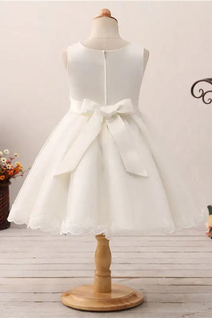 Wedding Flower Girl Dress A Line Round Neck Sleeveless Lace Applique Adorable 3D Flowers Pearl with Bow Girl Communion Formal Dress Princess Dress