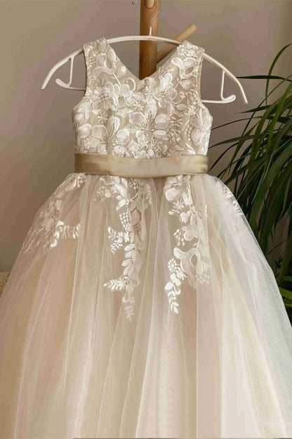 Wedding Flower Girl Dress A Line Sleeveless V-Neck Lace Appliques Tulle With Sash V-Back With Bow Exquisite Girl Communion Formal Dress Princess Dress