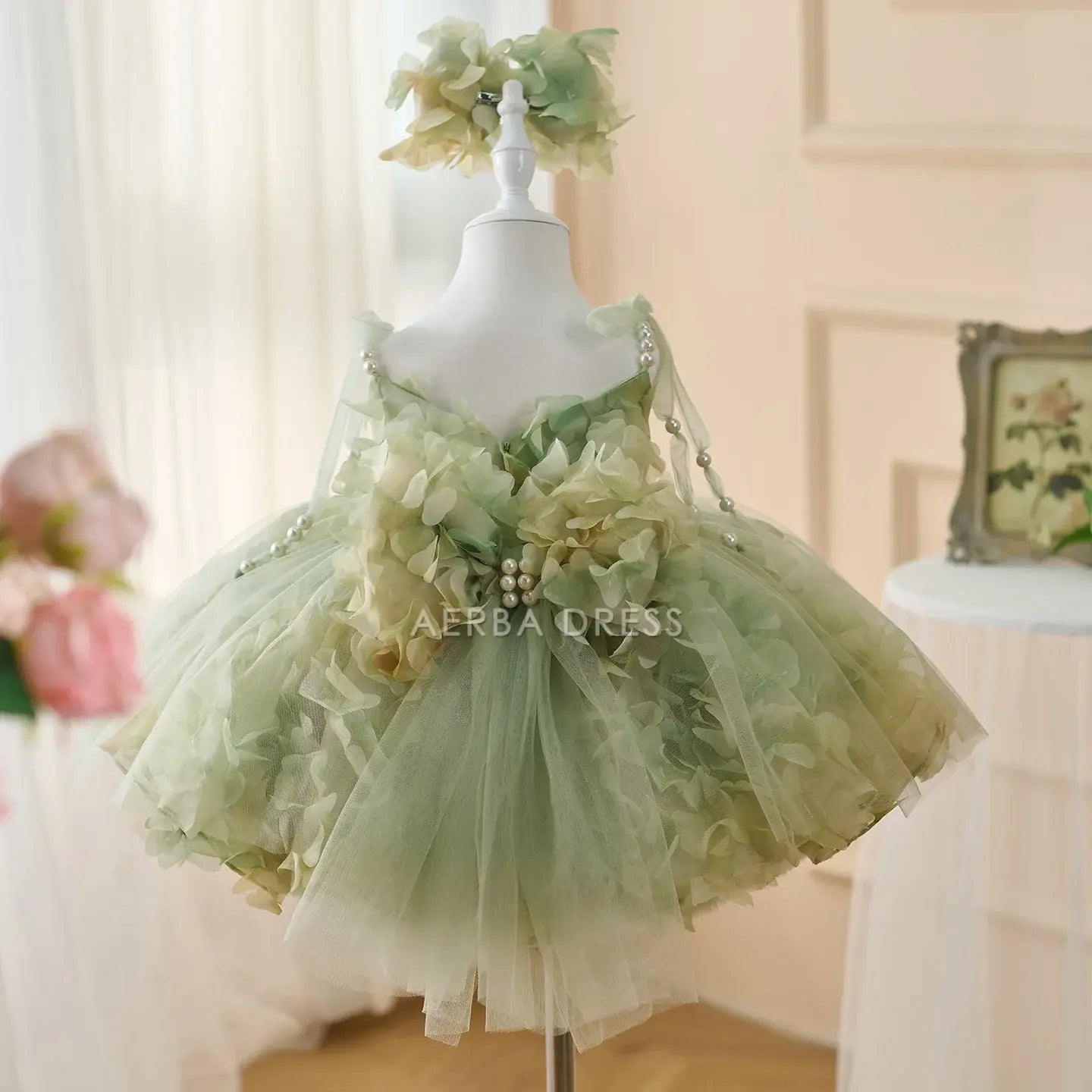 Wedding Flower Girl Dress Gorgeous A Line Spaghetti Strap 3D Flower Tutu Dress Beadwork Girl One-Year-Old Birthday Party Dress Cute Girl Princess Dress