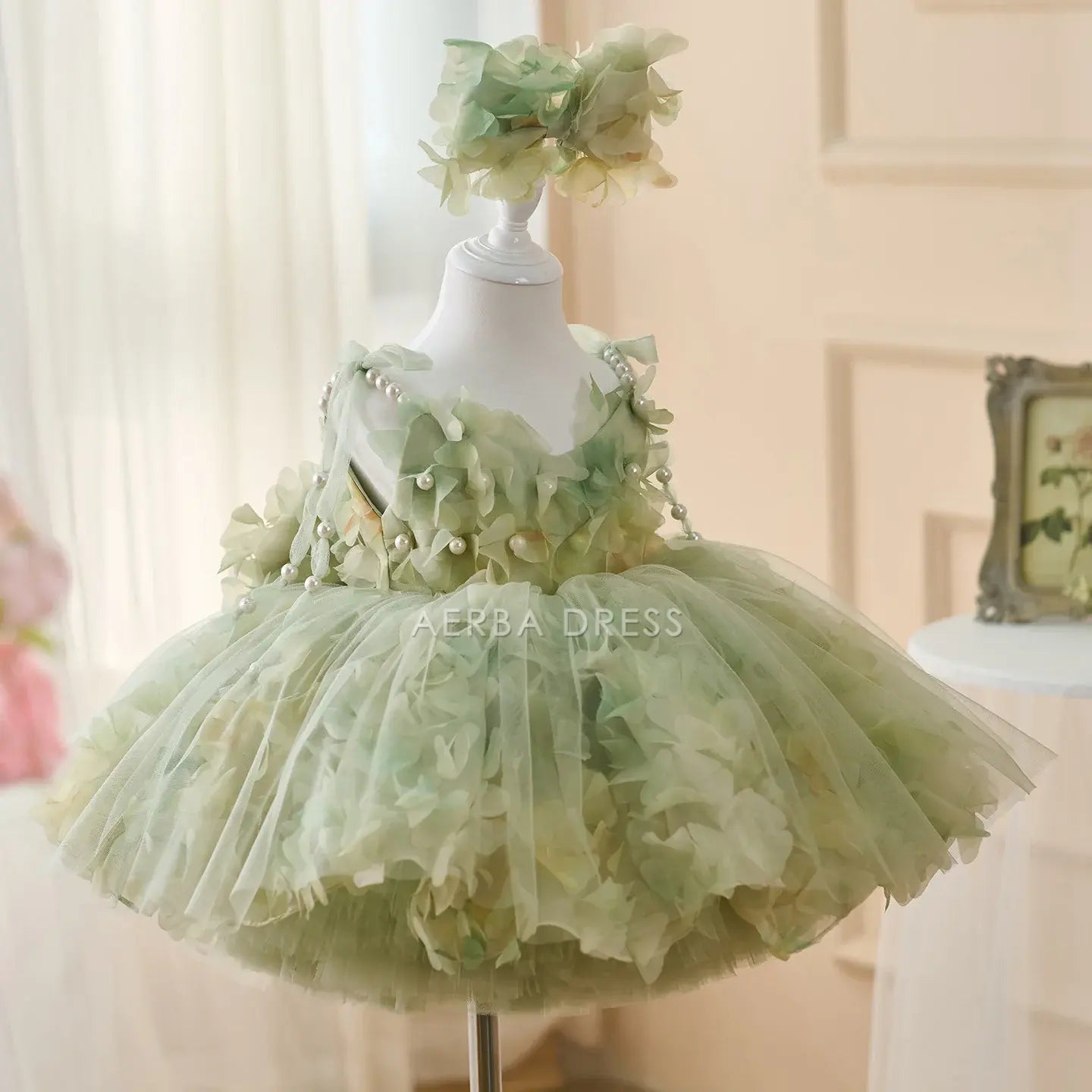 Wedding Flower Girl Dress Gorgeous A Line Spaghetti Strap 3D Flower Tutu Dress Beadwork Girl One-Year-Old Birthday Party Dress Cute Girl Princess Dress