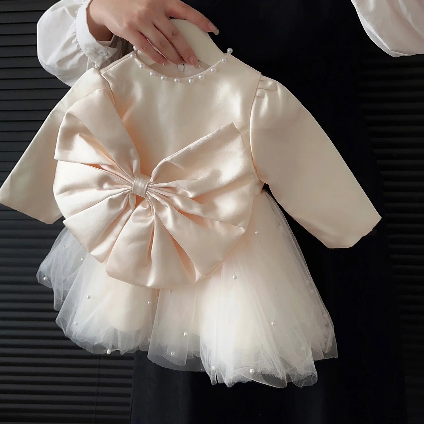 Wedding Flower Girl Dress Exquisite A Line Long Sleeves Round Neck Beadwork Bow Tutu Dress Girl Formal Dress One-Year-Old Birthday Party Dress Cute Girl Princess Dress
