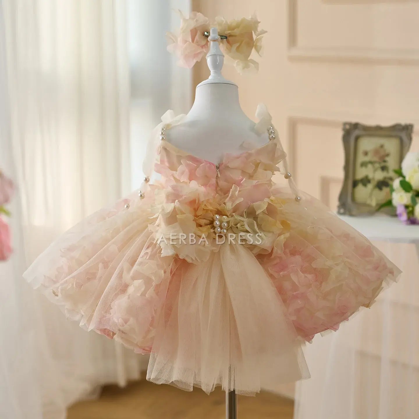 Wedding Flower Girl Dress Exquisite A Line Spaghetti Strap 3D Flower Tutu Dress Beadwork Girl One-Year-Old Birthday Party Dress Cute Girl Princess Dress