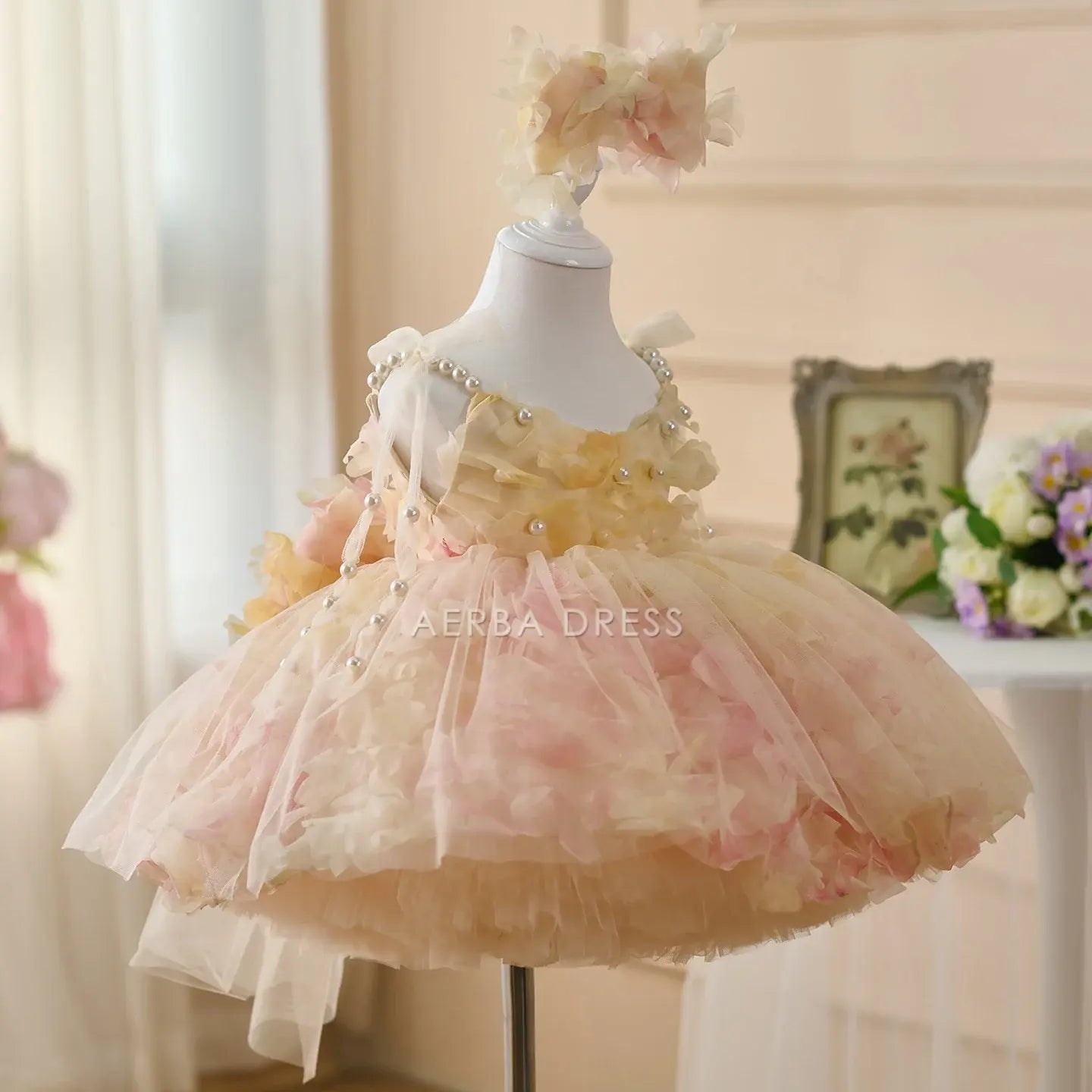Wedding Flower Girl Dress Exquisite A Line Spaghetti Strap 3D Flower Tutu Dress Beadwork Girl One-Year-Old Birthday Party Dress Cute Girl Princess Dress
