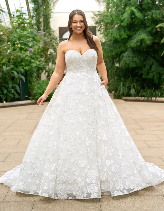 AerbaDress a shimmering embroidered a-line