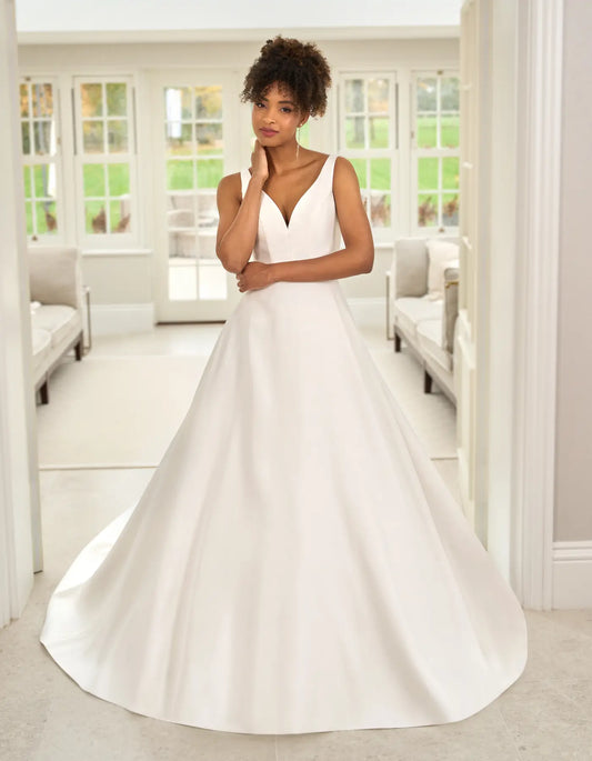 AerbaDress a low-back mikado gown