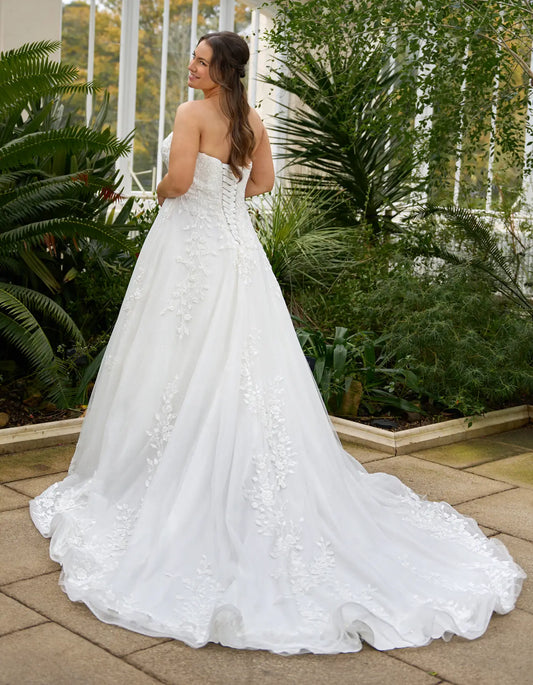 AerbaDress an exquisitely detailed lace strapless a-line