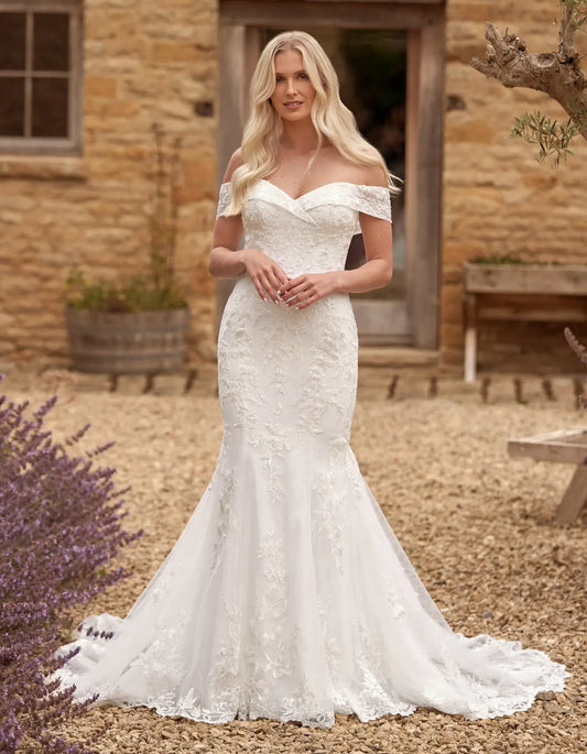 AerbaDress an off-the-shoulder lace mermaid dress