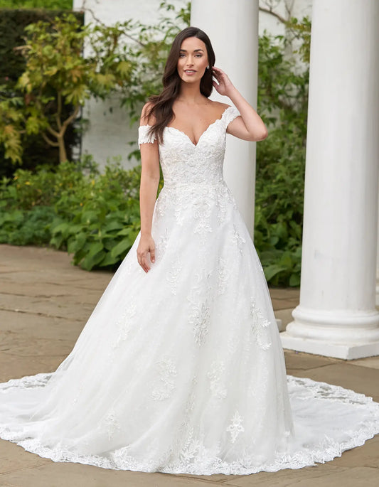AerbaDress luxurious glittering a-line with cut-out train