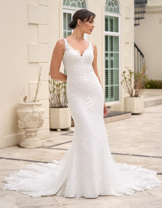 AerbaDress a glamourous sheath gown with striking back