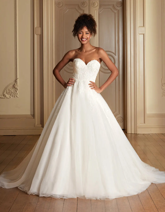 AerbaDress a classic strapless ballgown with traditional lace