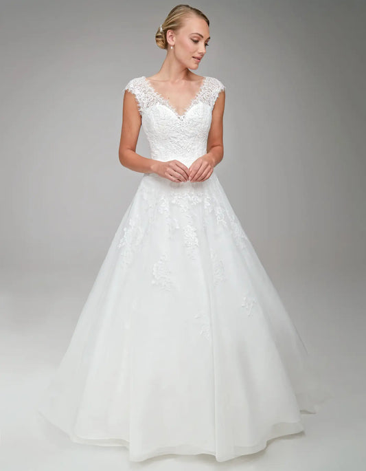 AerbaDress a vintage gown with eyelash edging Wedding Dresses