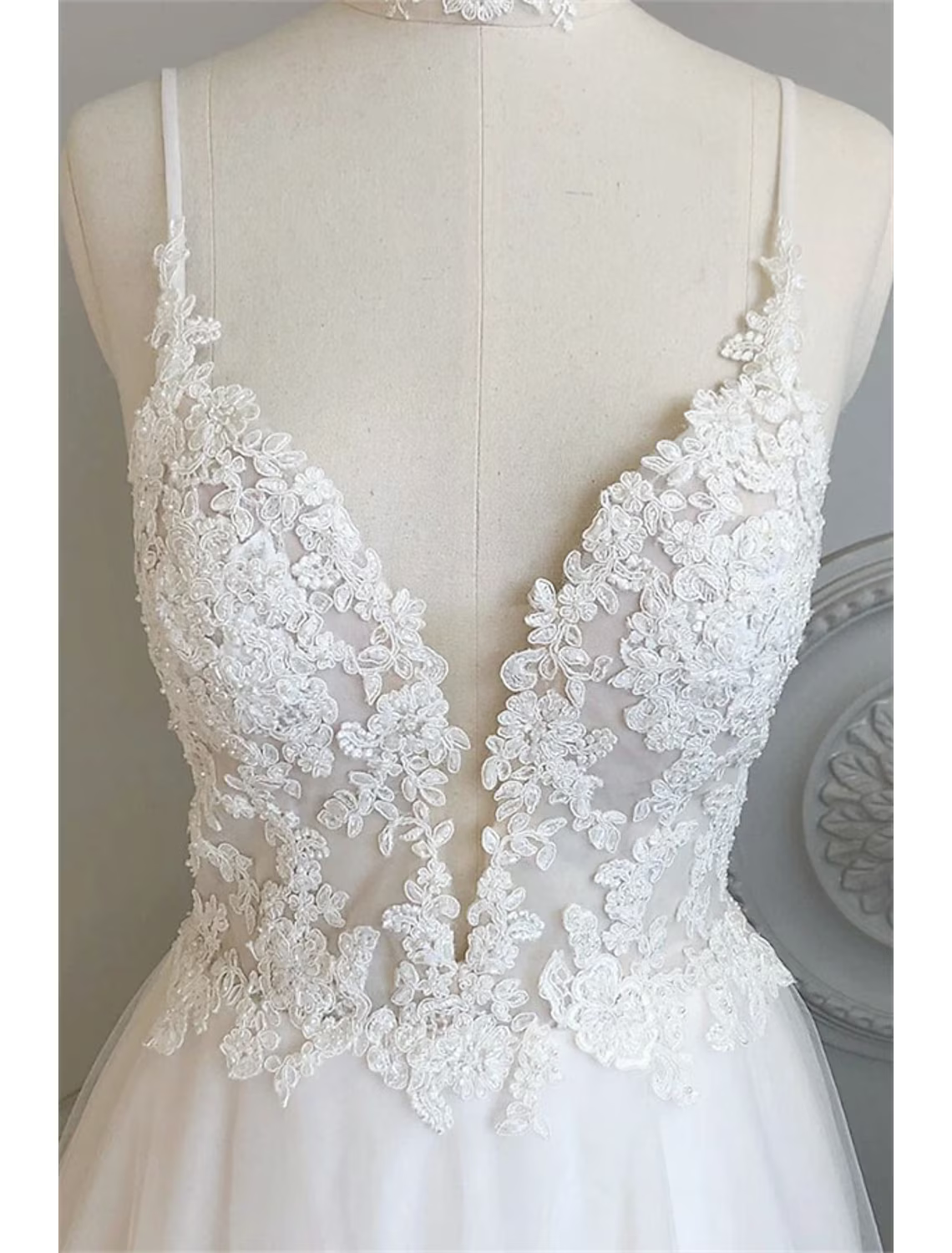 Beach Wedding Dresses A-Line Sleeveless Strap Lace With Buttons Appliques