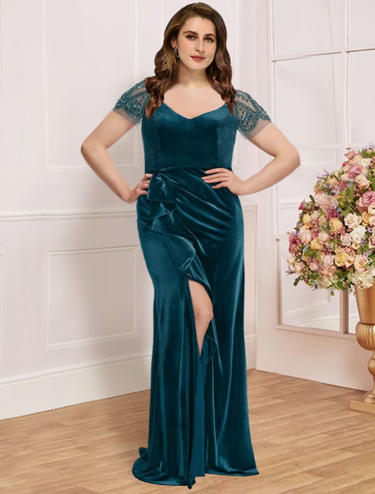 Plus Size Curve Mother of the Bride Dress Formal Vintage Elegant V Neck Lace Velvet Short Sleeve with Sequin Ruffles Split Front