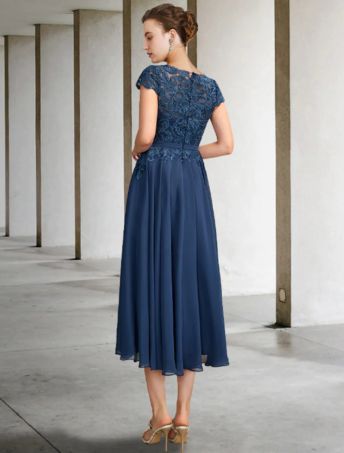 A-Line Mother of the Bride Dress Luxurious Elegant Chiffon Lace Pleats Appliques